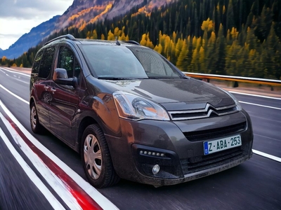 Citroën Berlingo 1.2i Puretech / 5 ZIT / CAMERA / GARANTIE