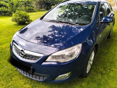 Opel Astra J Sports Tourer Diesel 2012