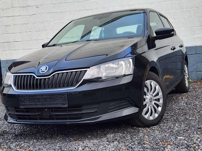 Skoda Fabia Euro 6 * Écran * (bj 2015)