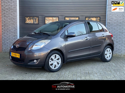 Toyota Yaris 1.3 VVTi Aspiration 2e EIG / CLIMA / NIEUWE APK