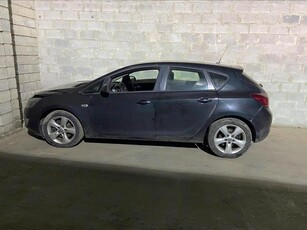 Opel astra 17 cdti 2011 accidentée