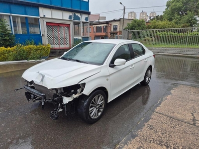 Citroën Elysee Berline Anne 2014 en 1.2i km 90000 Accidenter