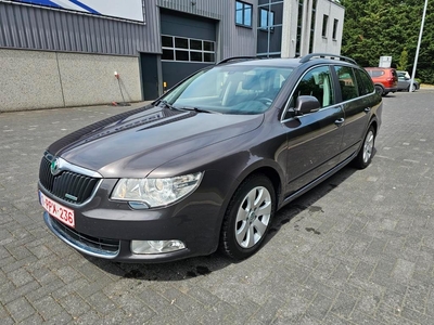 Skoda superb combi 1.6 tdi / airco / navigatie