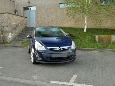 Opel Corsa benzine 1400cc airco cruis-cntr navigatie gekeurd