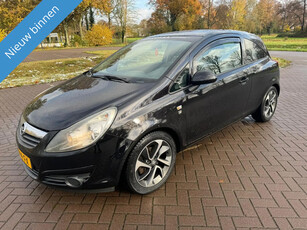 Opel Corsa 1.2-16V Airco / Pdc / Stuur stoel verwarming