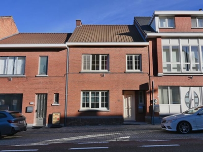 Charmante en volledig gerenoveerde woning met dubbele gar...