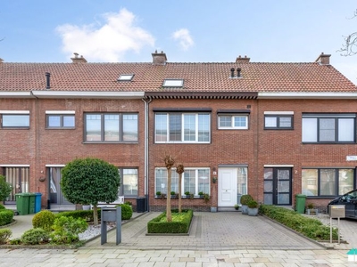 INSTAPKLARE GEZINSWONING MET 4 SLPK + GARAGE