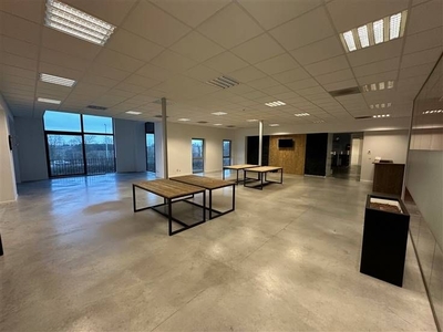 Kantoorruimte van 191m² langs de expressweg te Denderhoutem.