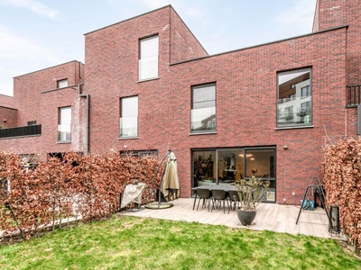 Woning met vier slaapkamers en tuin in Gent