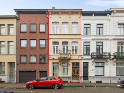 Charmant te renoveren herenhuis (250 m²) met tuin op 't Zuid