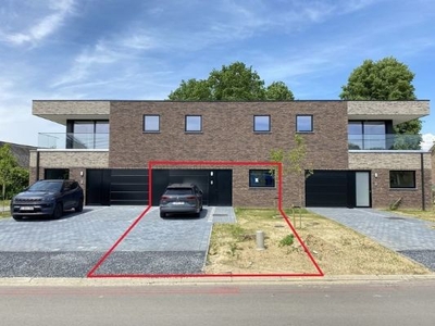 Gelijkvloers nieuwbouw appartement met 2 slaapkamers, tui...