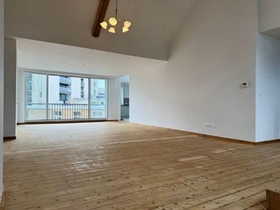 Gerenoveerde duplex penthouse ca. 265m² met dakterras