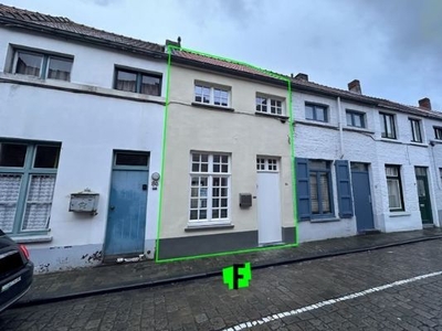 Gerenoveerde rijwoning met 2 ruime slaapkamers, bureau/dres…