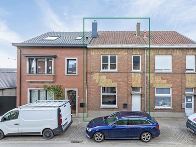 Leuke te renoveren rijwoning (1a50, 132m² bewoonbare opp.)