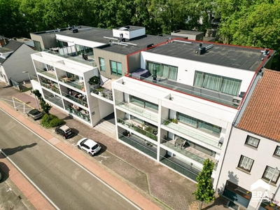 Lichtrijke penthouse met zeer ruim terras te centrum Genk