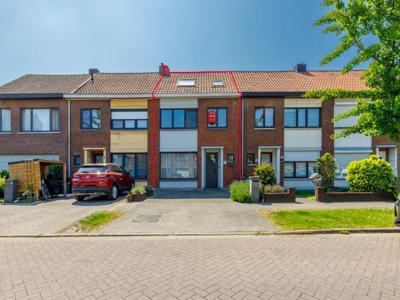 INSTAPKLARE GERENOVEERDE WONING