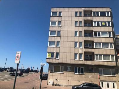 Verzorgd en gemeubeld appartement vlak aan zee