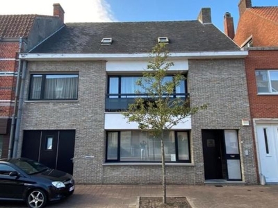 CENTRAAL GELEGEN RIJWONING MET GROTE TUIN