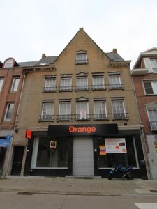 Centrum. Woon- en handelshuis met commerciële ruimte, 6 slp