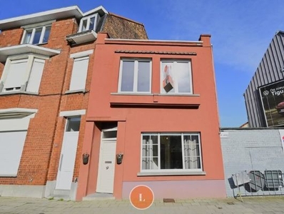 Instapklare vernieuwde woning in hartje centrum Menen