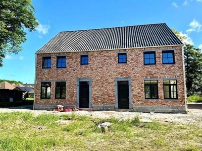 KWALITATIEVE PASTORIJNIEUWBOUW met ZONNEPANELEN