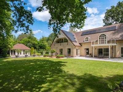 Luxe villa met 5 slaapkamers op perceel van 1.615 m²