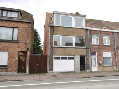 Opvallend RUIME bel-étage woning met tuin, garage en 3 sl...