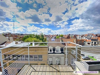 Penthouse unfurnished 3B - terrace 45m2- pkg-Merode/EU