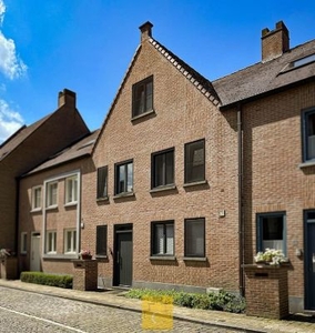 recente energiezuinige 4 slaapkamerwoning met zongerichte...