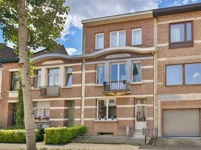 Ruime woning met 4+ slaapkamers en leuke tuin!