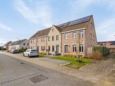 Ruime woning met tuin, terras, garage en 4 slaapkamers in O