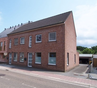 Gerenoveerde ruime woning te Begijnendijk