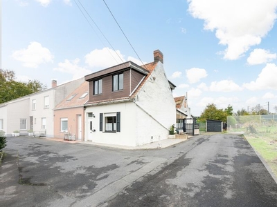 Te renoveren woning in een landelijke omgeving in Oostkamp