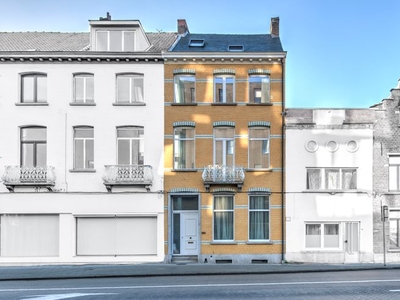 Prachtig herenhuis met 5 slaapkamers en gezellige stadstuin.