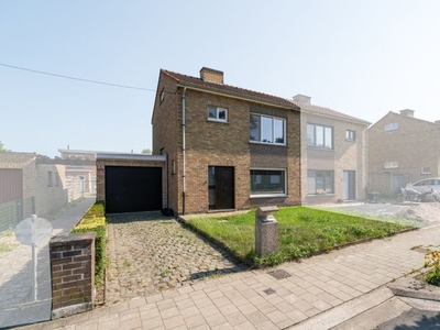 Woning met drie slaapkamers te koop nabij het centrum van...