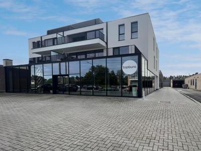 627 m² handelspand met 211 m² kantoor op absolute toploca...