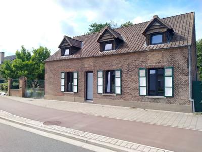 fermette met ruime garage en tuin