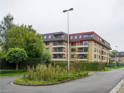 Uitstekend gelegen dakappartement met groot terras vlakbij