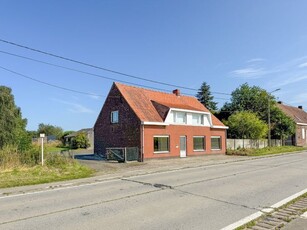 Woning met 2 slaapkamers en ruime tuin.