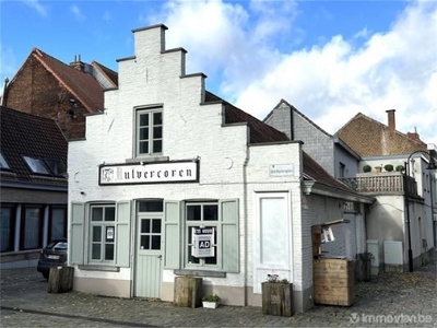 Sint-Martensplein 6, 9600 Ronse