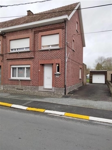 Aangename woning met garage, oprit en tuin