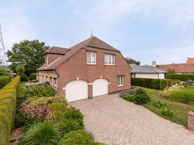 Degelijke villa met 4 slaapkamers + bureau