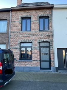 Eengezinswoning met 3 slaapkamers en tuin