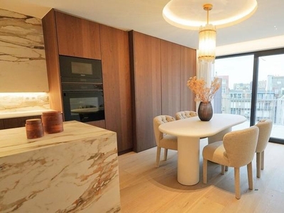 EXCLUSIEVE PENTHOUSE MET 2 PRACHTIGE TERRASSEN GELEGEN IN DE