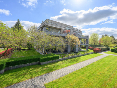 Instapklaar luxe appartement van 189m2 met ruim terras in Bokrijkpark te Genk.