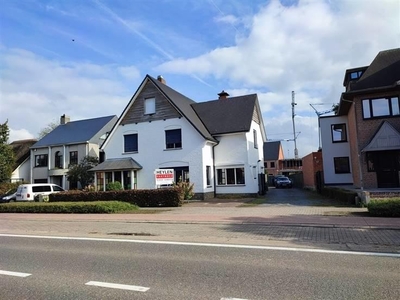 Karaktervolle woning met 4 à 5 slpks. op 734 m² grond