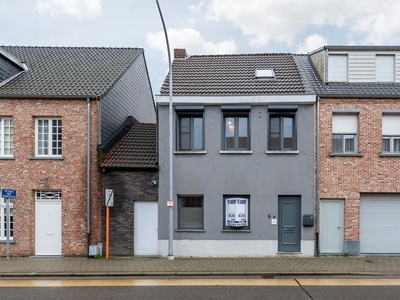 Rijwoning met 3 slpks in het centrum van Berlaar.