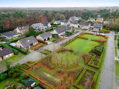 Ruime zuidoost gerichte villa in rustige wijk!