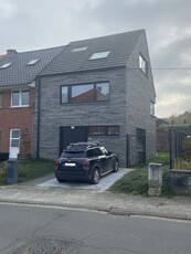 Recente energie zuinige 3-gevel woning vrij vanaf 15 maart