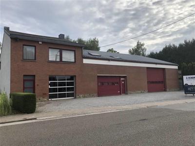 Ruim bedrijf (voormalige garage) met woning met 3 slaapkamer